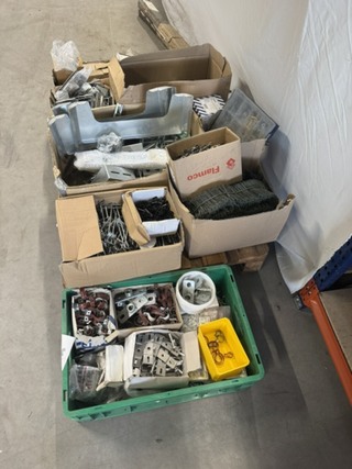 pallet met diverse ijzerwaren