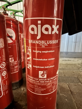 3x CO₂-brandblussers, Ajax, CO₂-blusser, rood