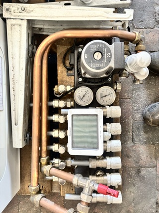 Lucht/water-warmtepompinstallatie, Techneco ELGA, Remeha En Toshiba, 2