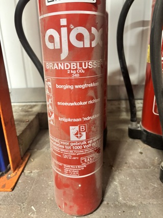 2x CO₂-brandblusser en schuim brandblusser, Ajax, CO₂-blusser en schui