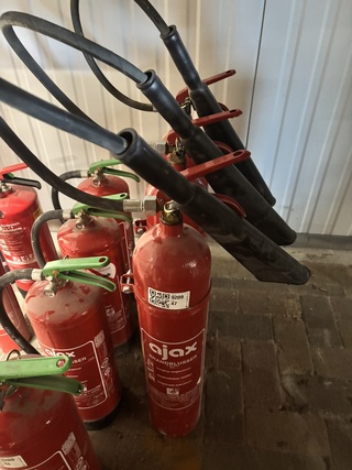 3x CO₂-brandblussers, Ajax, CO₂-blusser, rood