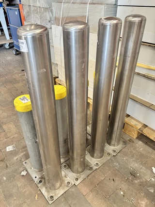 4x Afzetpalen / bollards verkeerspalen