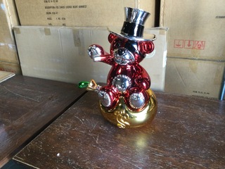 Cash Bear sculptuur, Lior 24