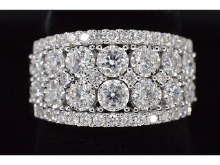 Witgouden pavering met diamanten