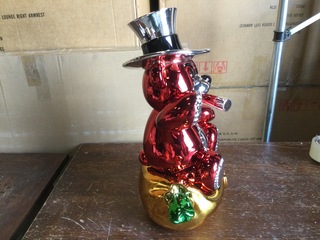 Cash Bear sculptuur, Lior 24