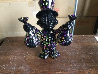 Dagobert Duck sculptuur, Lior 24