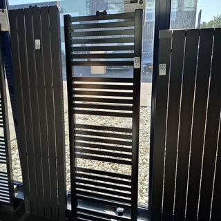 Designradiator HR badmeubelen, Base, mat zwart (ral 9005)