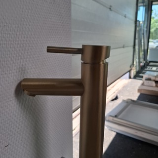 Waskomkraan, hoog model, goud geborsteld