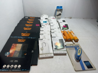 Partij met diverse accessoires voor smartphones en tablets, 34 stuks