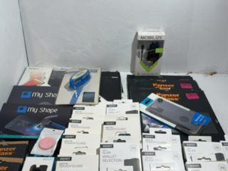 Partij diverse tablet accessoires en screen protectors, 41 stuks
