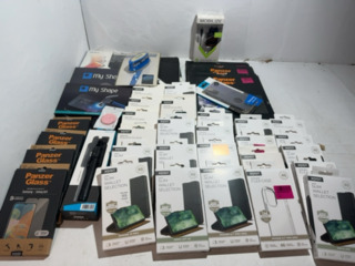 Partij diverse tablet accessoires en screen protectors, 41 stuks