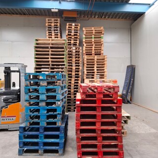 Ca. 227x Diverse pallets