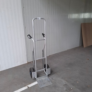 Steekwagen op massieve banden Mattral