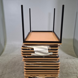 Ca. 14x Kantinetafel en 1x bureau, O.a. Schilte