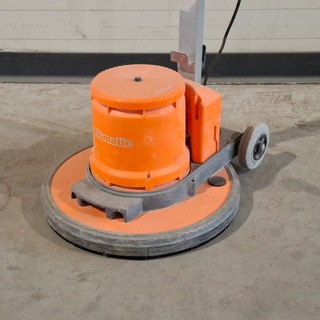 Vloerschuurmachine roterend – 230V Numatic, HFM 1515, bouwjaar 2024