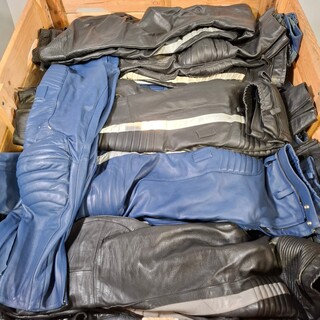 Partij lederen kleding