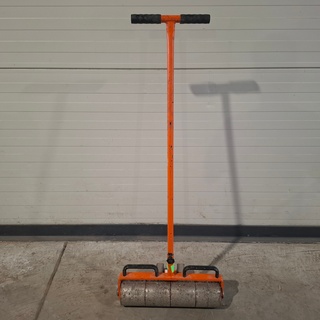 Linoleum roller ~ Uzin Utz / Wolff, Linoleum roller, bouwjaar 2013
