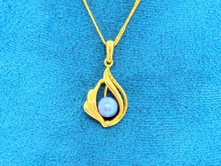 Goldplated pendant collier met blauwe akoya parel