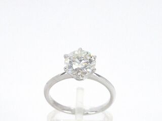 Witgouden solitair ring met 2.00 carat briljant geslepen diamant