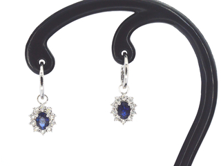 Witgouden oorhangers met natuurlijke diamanten en blauwe saffieren