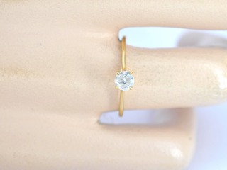 Gouden ring solitair met natuurlijke briljant geslepen diamanten