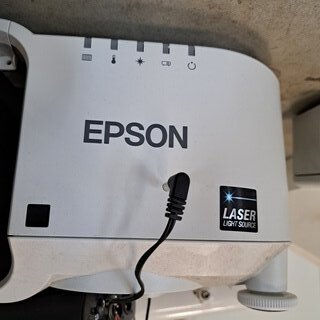 Laserbeamer set voor aula Epson