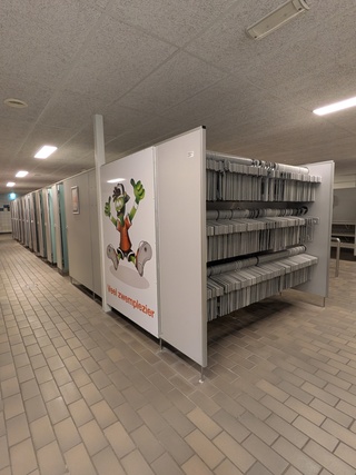 Ca. 15 meter Dubbelzijdige kleedruimte-module — 23x kleedkamer
