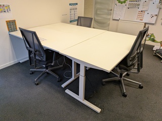 3x Bureau met 3x bureaustoel