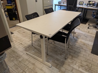 3x Bureautafel met 2x bureaustoel en 4x stoel