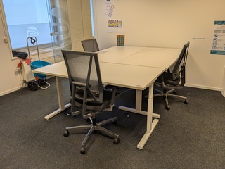 3x Bureau met 3x bureaustoel