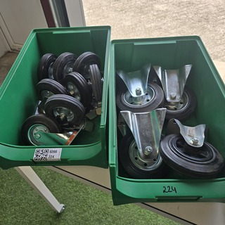 Wielen in magazijnbakken