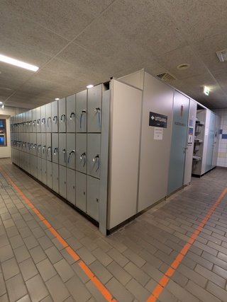 2x Grote kleedruimte met lockermodule