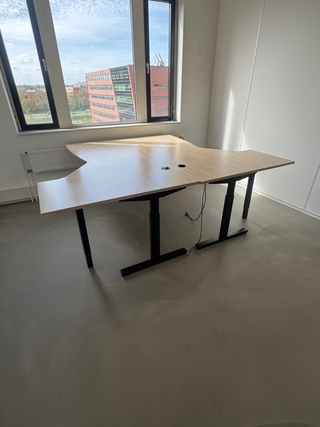 Ca. 10x Bureautafel en 6x ladenblok, zwart/ahorn, in hoogte verstelbaa