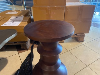 Decoratief krukje, walnoot
