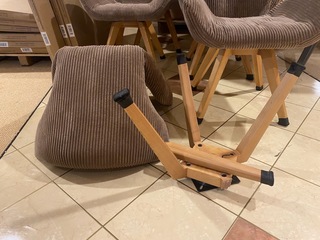 Set van 6 eetkamerstoelen, bruin