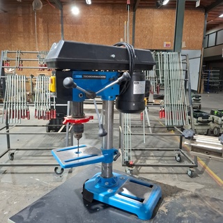 3x Elektrisch gereedschap op verrijdbare werkbank HBM en Gude