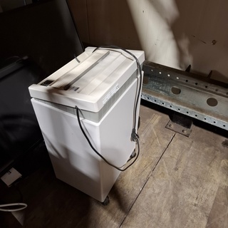 Partij draagkar lamellen, monitor en papiervernietiger