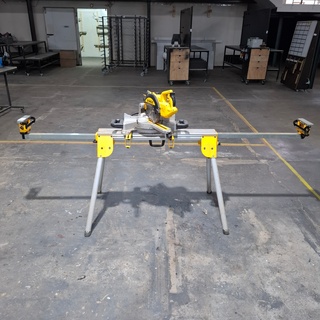 Afkortzaag met onderstel deWalt, DW774