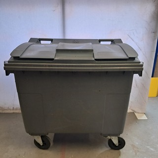 2x Rolcontainer, Plastic Omnium, Grijs