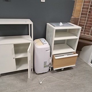 2x Boekenkast  met 1x airco unit