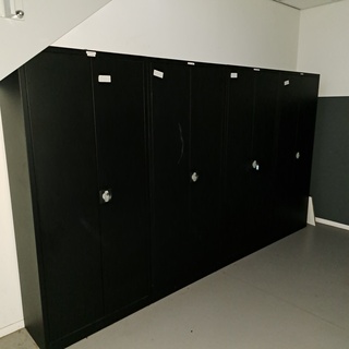 7x Metalen draaideurkast, zwart