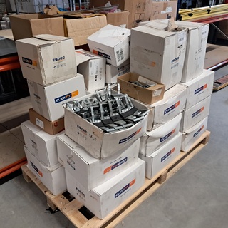 Partij Divers instalatie materiaal voor o.a. zonnepanelen, O.a. Esdec