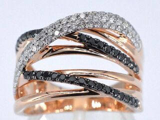 Rosegouden design ring met witte en zwarte briljanten diamanten