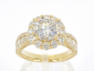 Gouden entourage ring met een 2.00 carat briljant geslepen middensteen