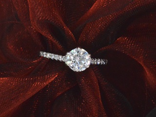 Platina ring met een 0.90 carat GIA diamant en briljant geslepen diama