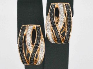 Rosegouden design oorbellen met witte en zwarte briljanten diamanten