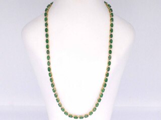 Geelgouden collier met diamanten en smaragd