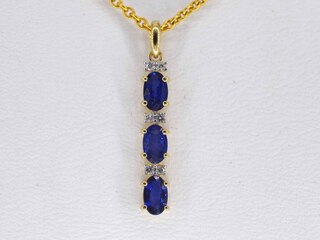 Gouden hanger met diamanten en saffier, excl. ketting