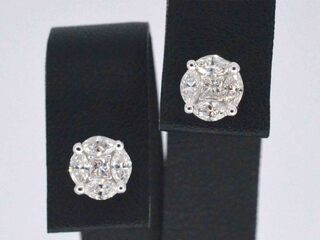 WItgouden oorbellen met diamant
