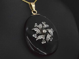 Gouden hanger met onyx en diamant, excl. ketting